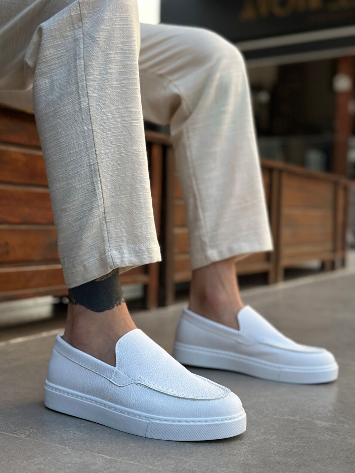 ET0241 Bağcıksız Yüksek Taban Beyaz Cilt Erkek Ayakkabı