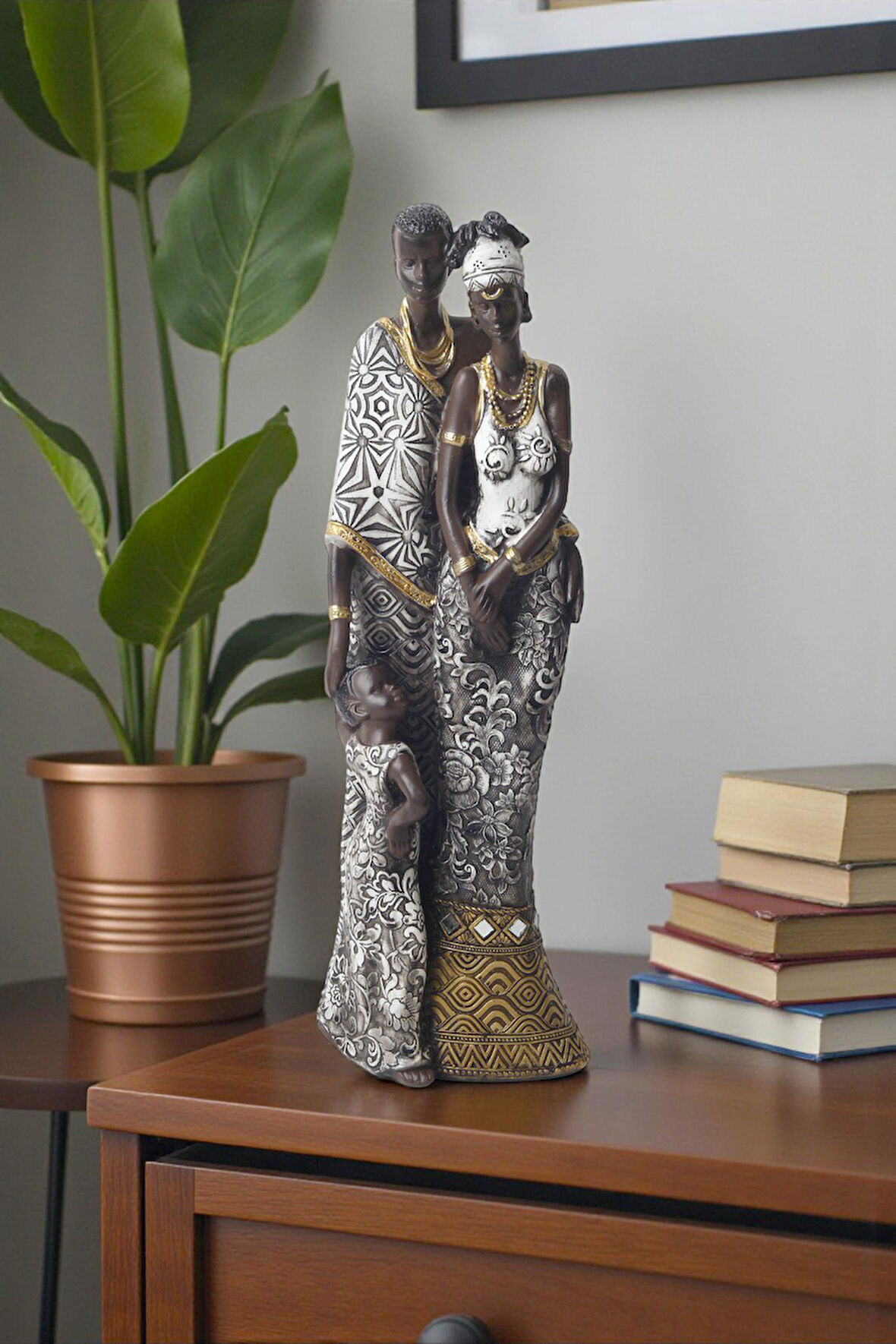 Lüks İşlemeli Geleneksel Yerel Kıyafetli Afrikalı Aile Heykeli Dekoratif Biblo Ev Ofis Hediyesi Mdl3
