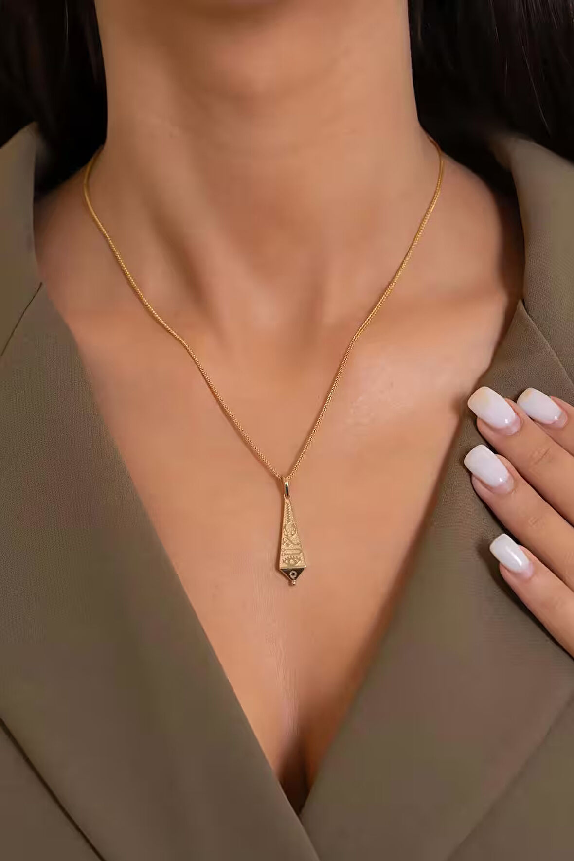 14 Ayar Altın Antik Motifli Kolye