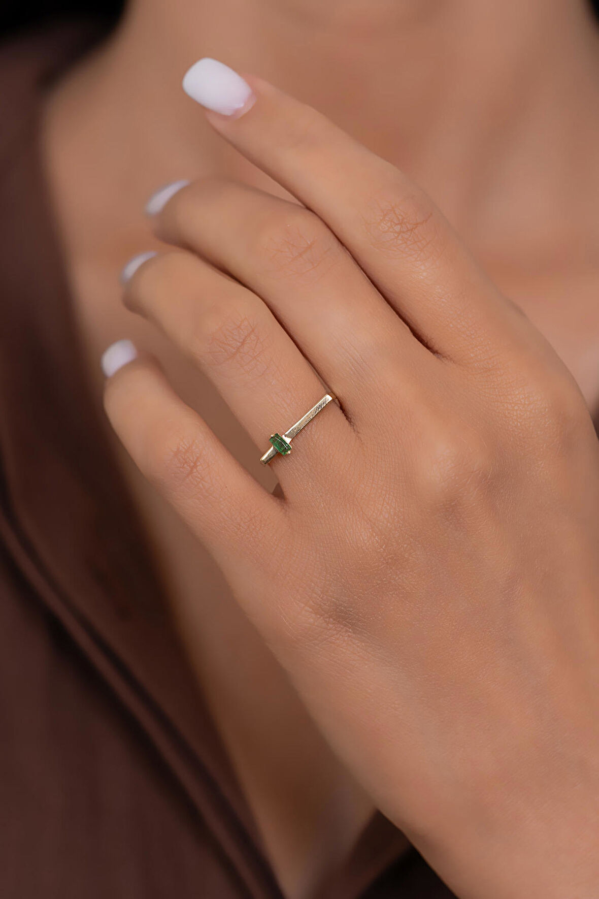 14 Ayar Altın Yeşil Baget Taşlı Düz Yüzük