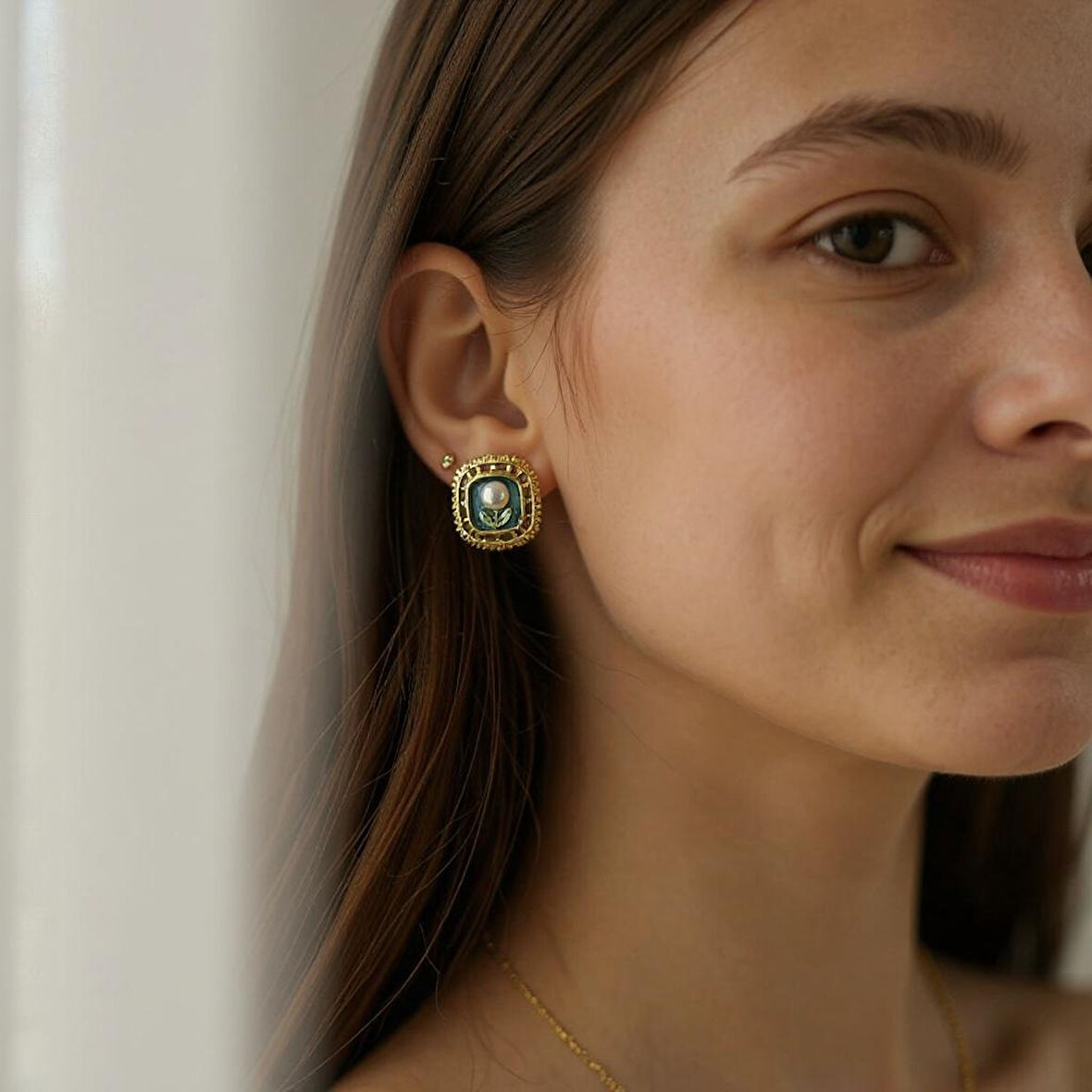 Çiçek Tasarımlı İncili Küpe