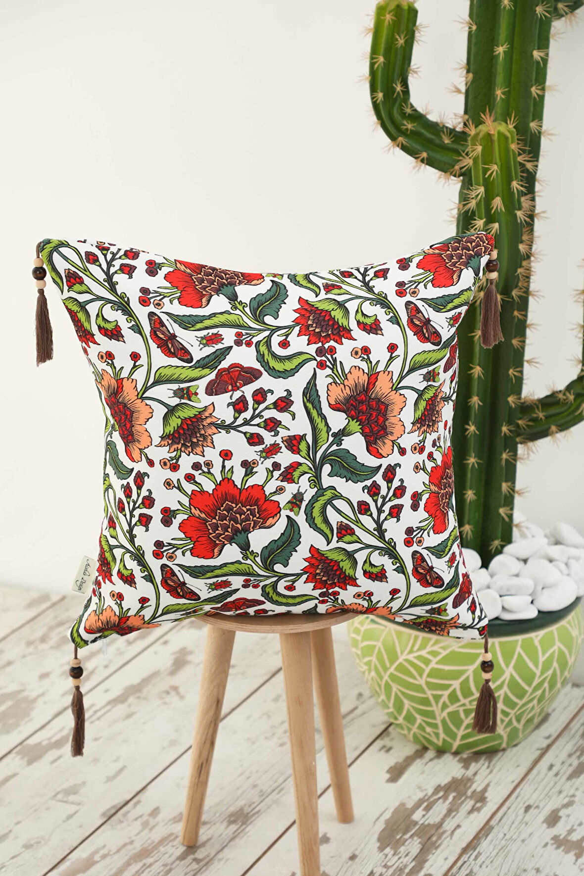 Püskül ve Boncuk Detaylı Desenli Kırlent Kılıfı 45x45 cm,K-406