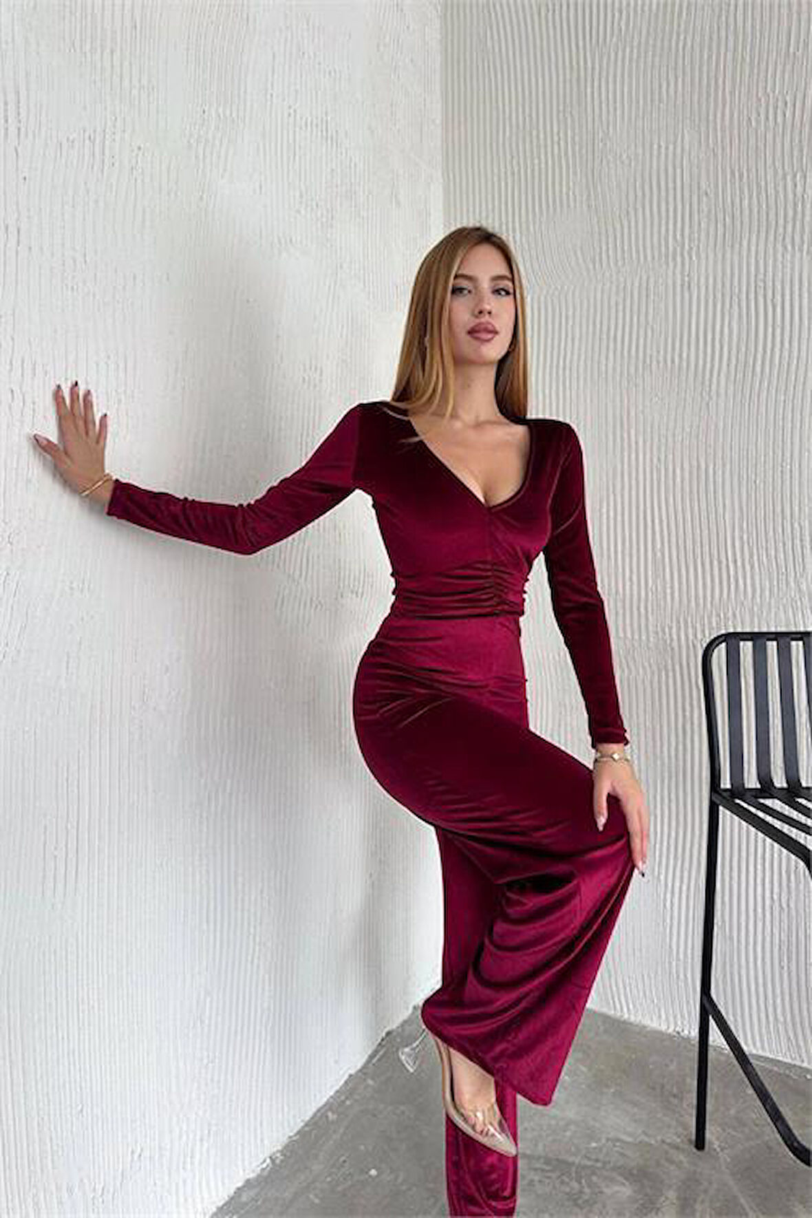 Dipmoda kadın V-yaka büzgü detaylı kadife tulum DPK2197