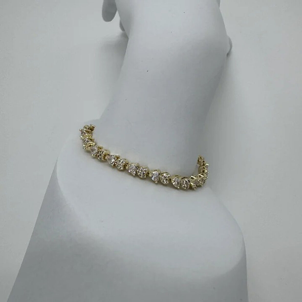 Özel Seri Gold Kalp Detaylı Su Yolu Bileklik - Gold