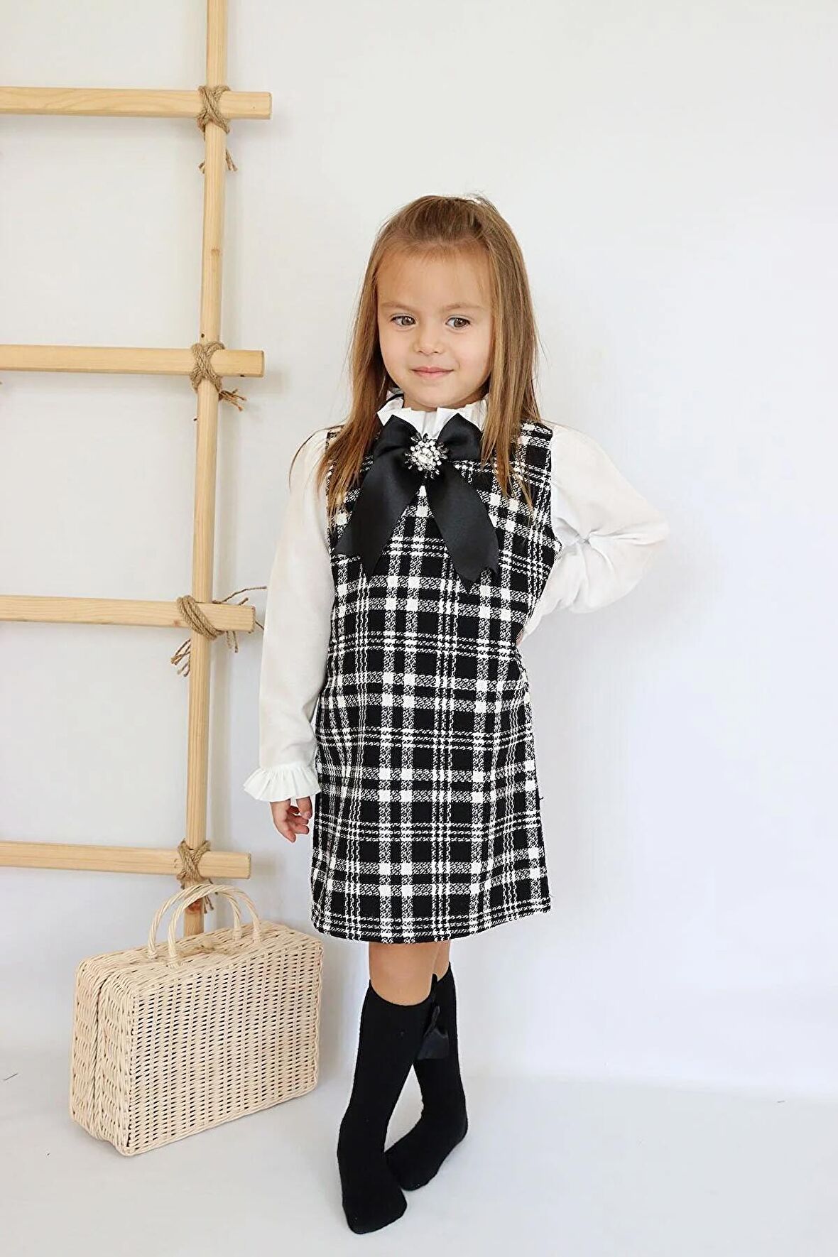 Kız Çocuk Siyah Vanessa Broş Detaylı Tüvit Uzun Kollu Yılbaşı Elbisesi