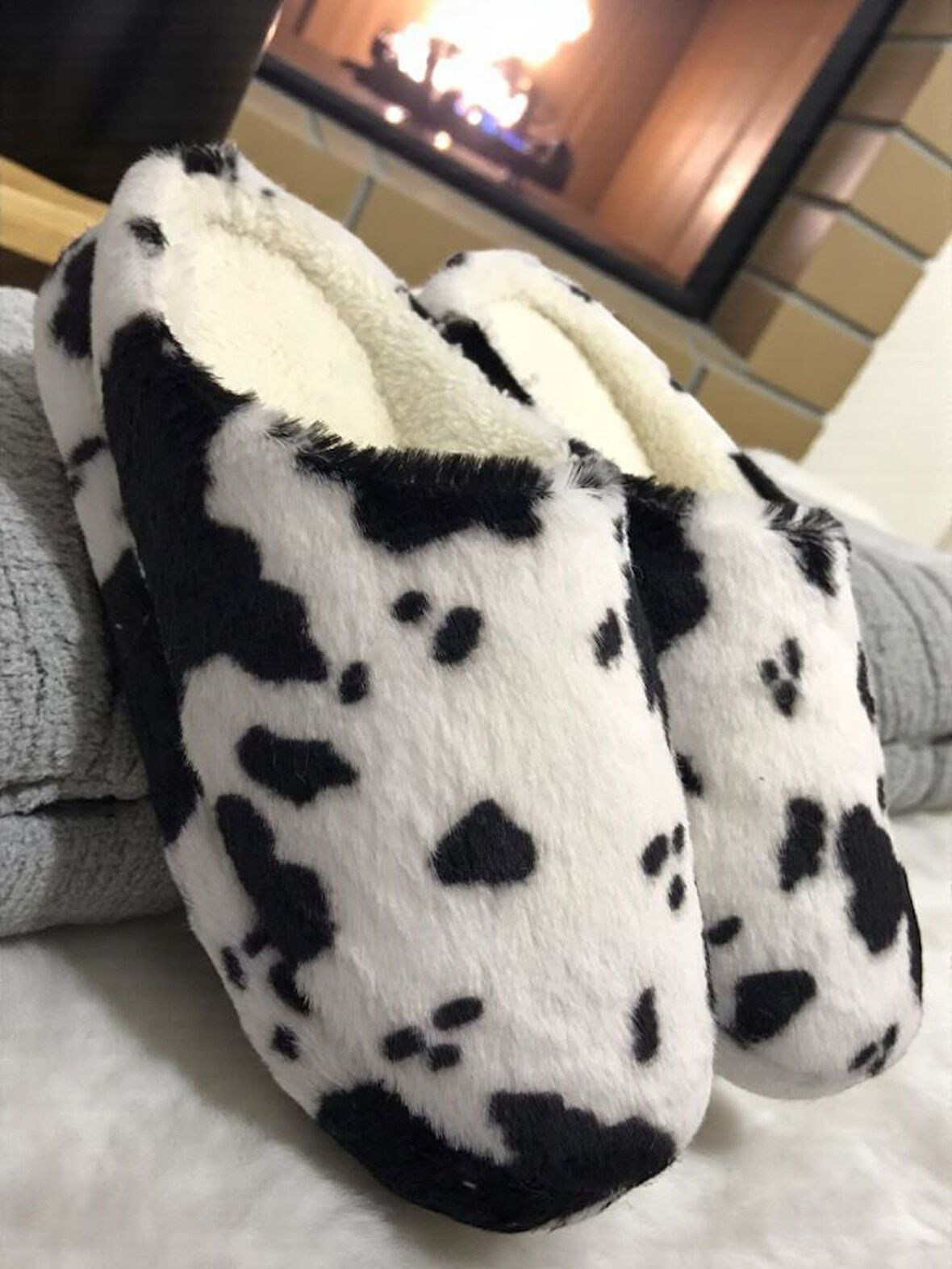 Kadın Tüylü Pofuduk  Ev Terliği Ses Yapmayan Yumuşak Rahat Kauçuk Taban İçi Yünlü Kışlık Terlik
