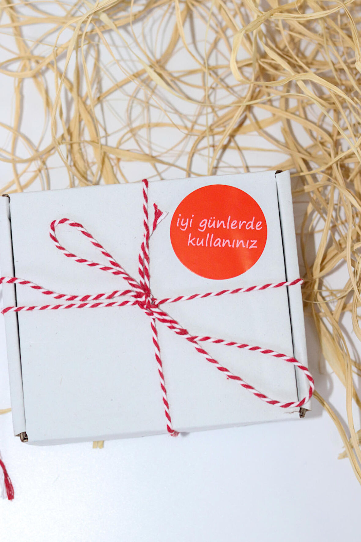 İyi Günlerde Kullanınız Kırmızı 50 mm Yuvarlak Yapışkanlı Sticker Etiket 100 Adet