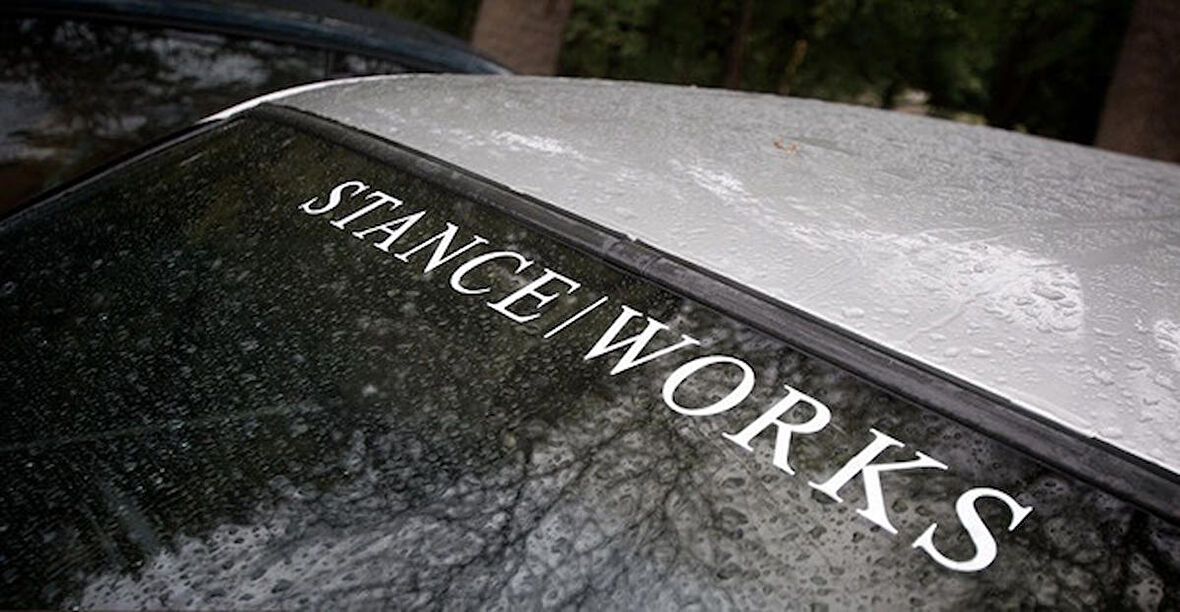 Stance Works Ön Cam Sticker Yapıştırması araba sticker