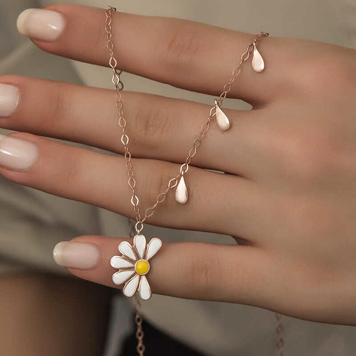 Lucky Life 925 Ayar Gumuss  Rose Papatya Seviyor Sevmiyor Kadın Kolye