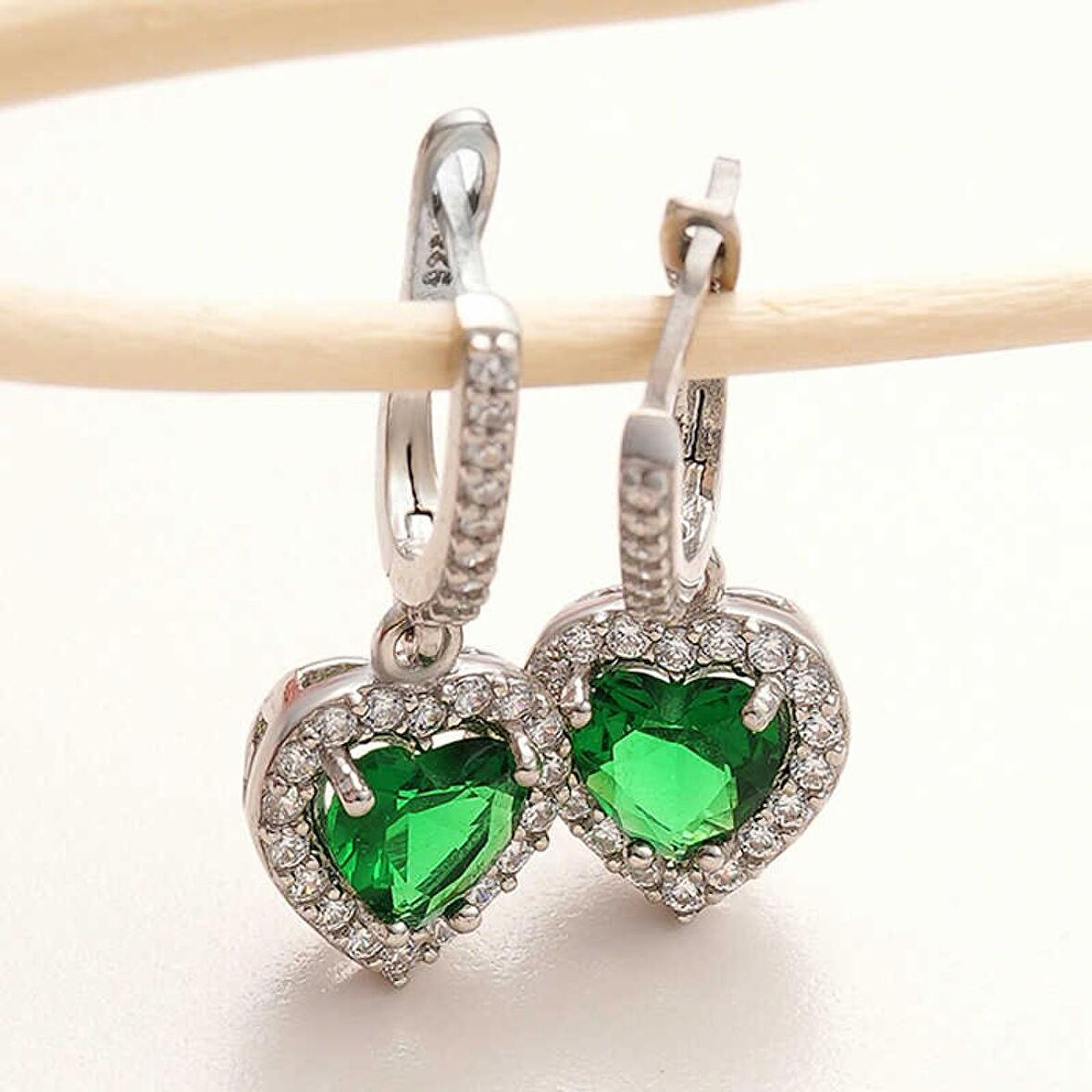 Lucky Life 925 Ayar Gumuss Yeşil Taşlı Kalpli Kadın Küpe