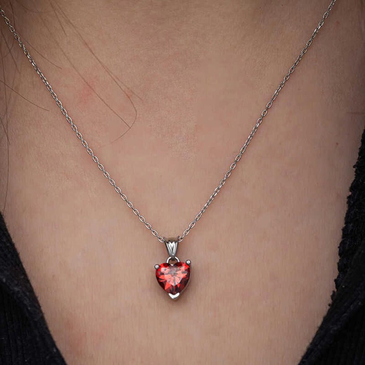 Lucky Life 925 Ayar Gumuss  Kırmızı Taşlı Kalpli Lucky Life Kadın Kolye