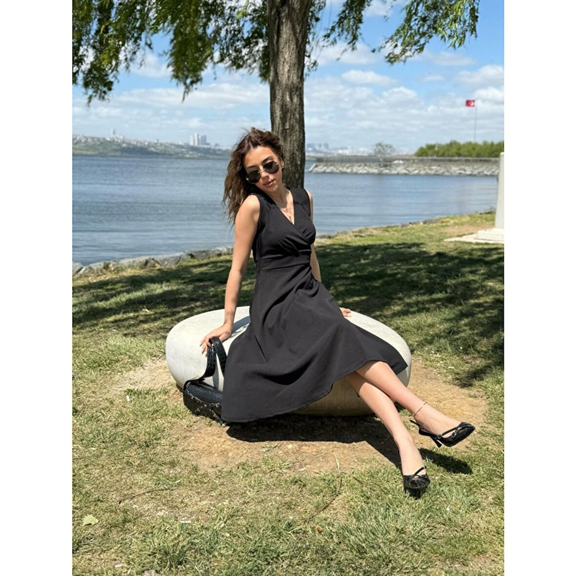 Lucky Life Kadın Ithal Krep Kumaş Kruvaze Yaka Eteği Kloş Kolsuz Mini Elbise