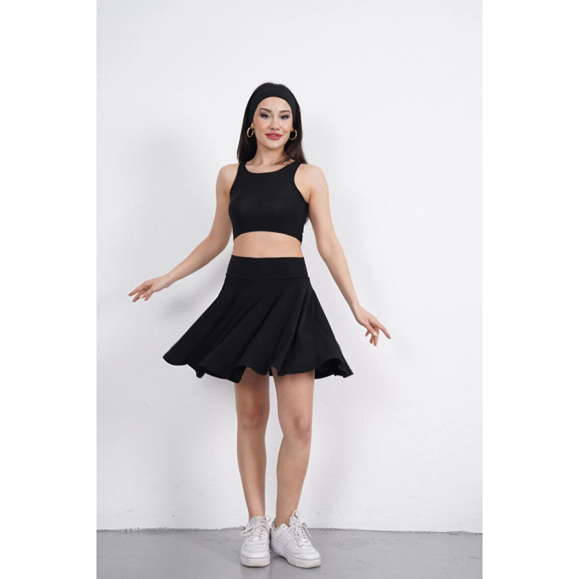 Sendy Kumaş Bisiklet Yaka Lucky Life Kadın Crop Şortlu Etek Ikili Takım - Siyah