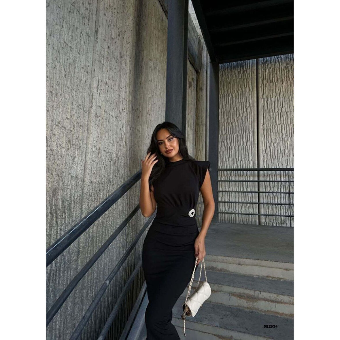 Lucky Life Kadın Bisikley Yaka Vatkalı Broş Detay Kolsuz Midi Boy Elbise