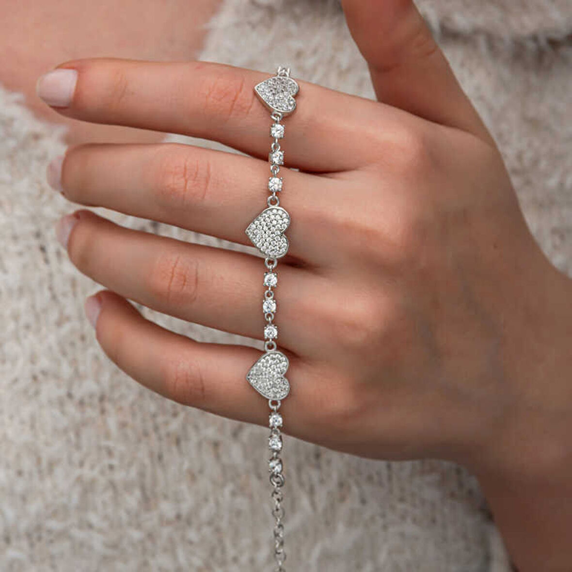 Lucky Life Gümüş Zirkon Taşlı Sıralı Kalp Kadın Bileklik