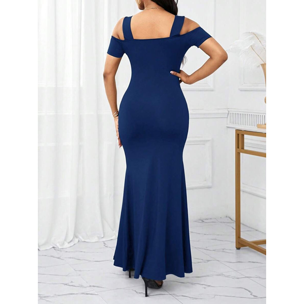 Lucky Life Kadın Omuzlardan Açık Askılı Yırtmaç Detaylı Uzun Ithal Krep Elbise