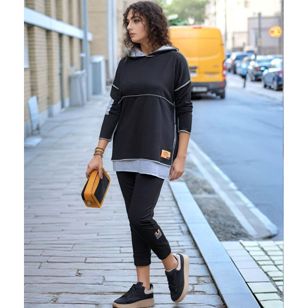 Lucky Life Kadın Siyah Kapşonlu Etek Ucu Detay Arma Ters Dikiş Gorunumlu Ikili Takım