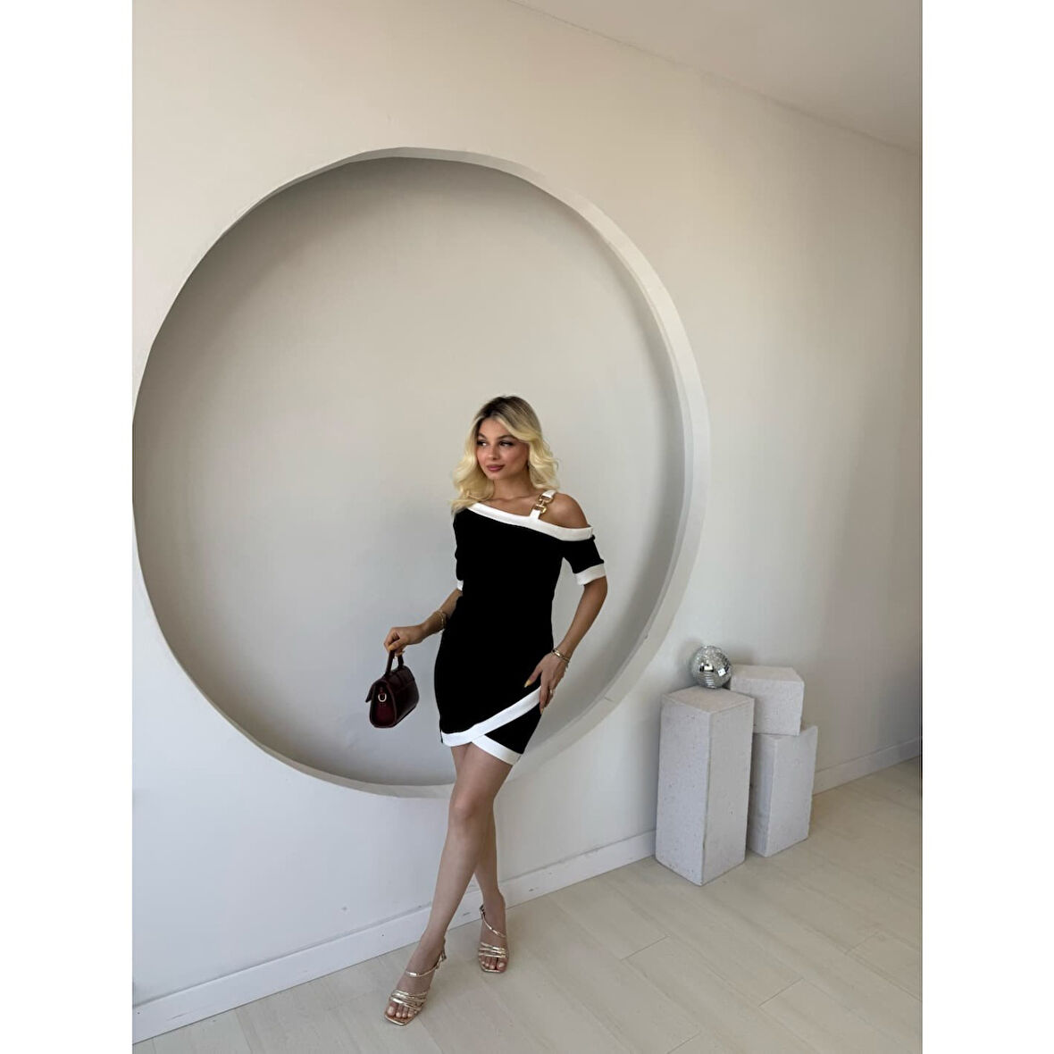 Lucky Life Kadın Kısa Kollu Asimetrik Kesim Yaka şerit Ve Aksesuar Detaylı Modal Elbise