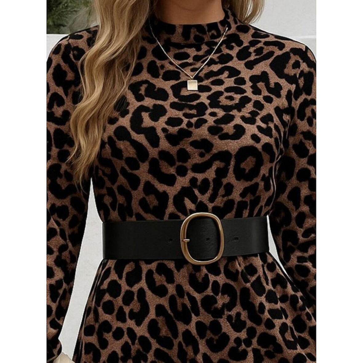 Lucky Life Kadın Uzun Kollu Yarı Balıkçı Yaka Leopar Desenli Kadife Elbise