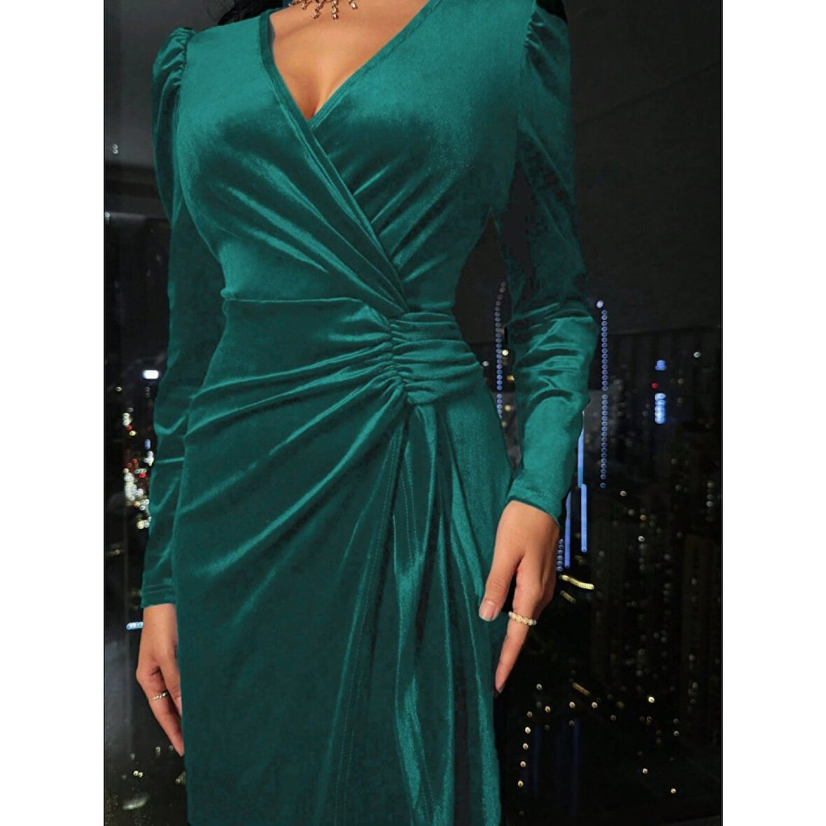 Lucky Life Kadın Uzun Kollu Kruvaze Yakalı Yandan Büzgülü Midi Kadife Elbise