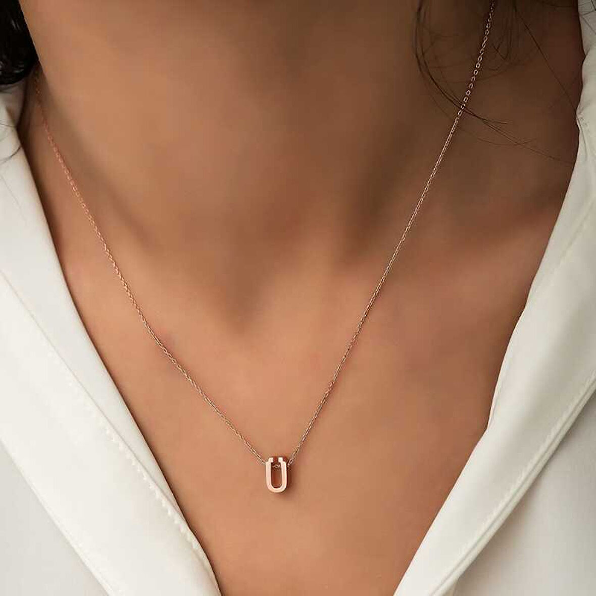 Gümüş Rose 3 Boyutlu Ü Harf Kadın Kolye