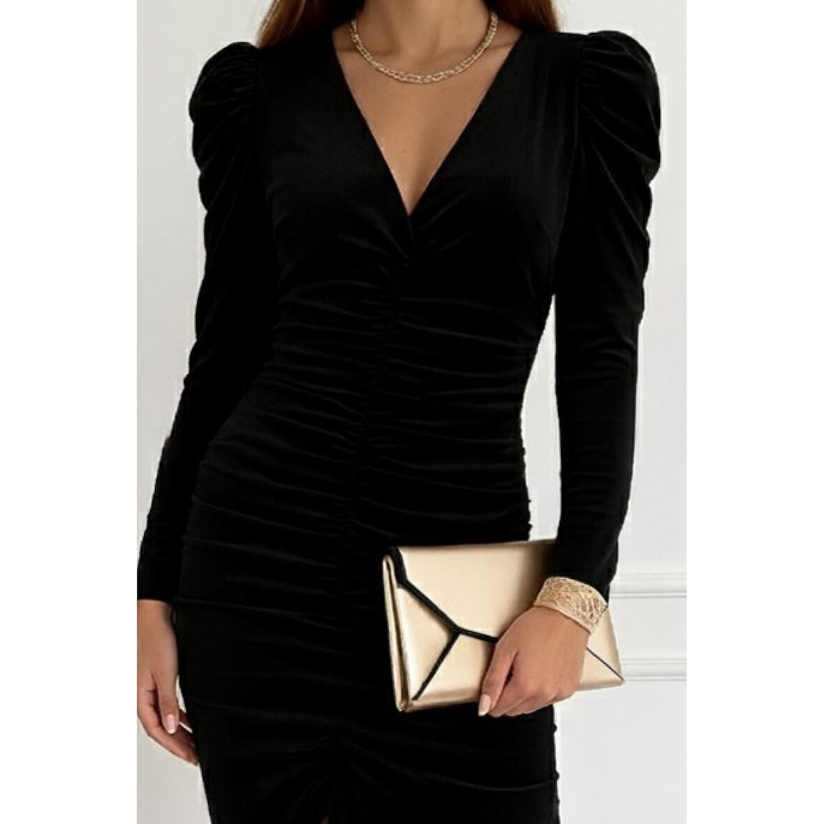 Lucky Life Kadın Uzun Kollu Derin Kruvaze Yakalı önden Büzgülü Yırtmaç Detaylı Kadife Midi Elbise