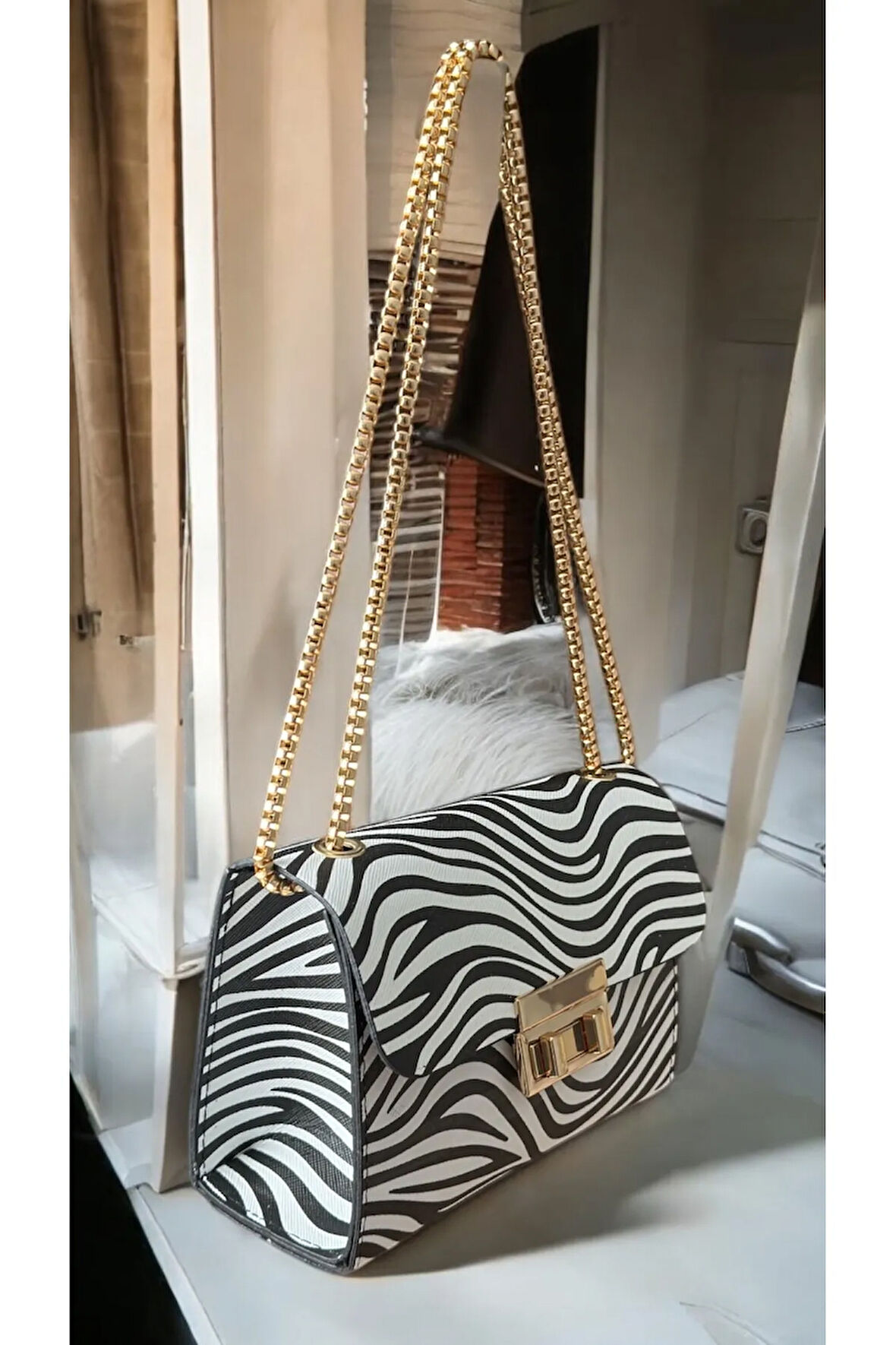 Zebra Desenli Zincir Askılı Kadın Omuz Çantası