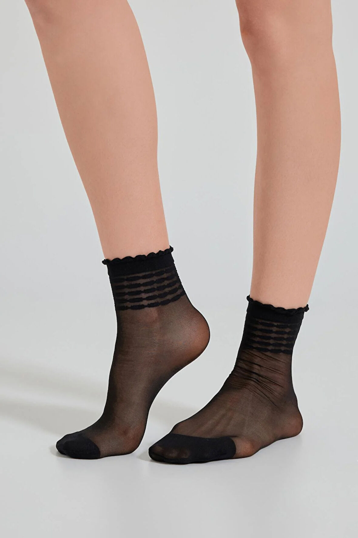 Kadın Kabartma Şeritli İnce Soket Çorap Siyah