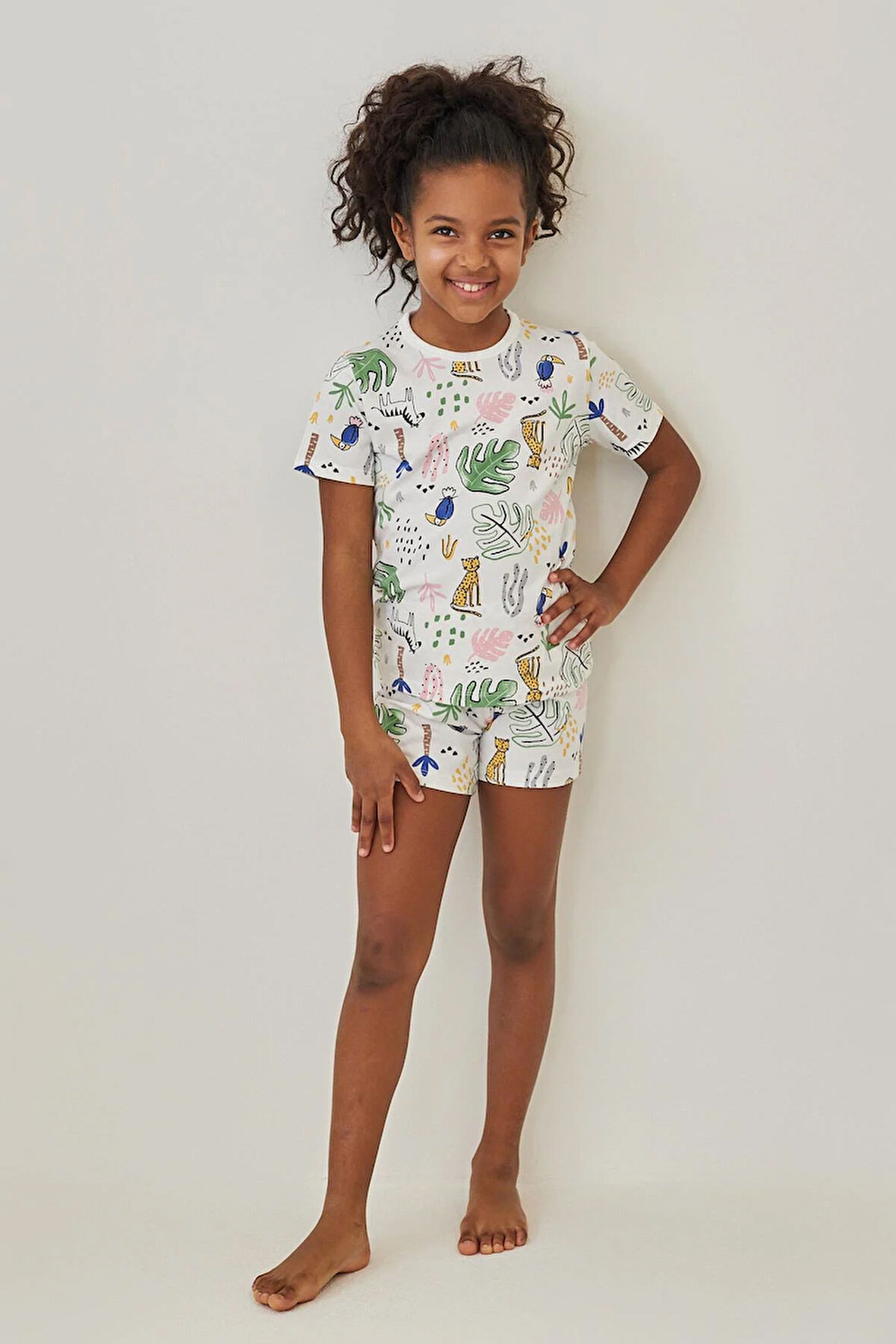 Kız Çocuk Safari Desenli Şortlu Pijama Takımı Ekru