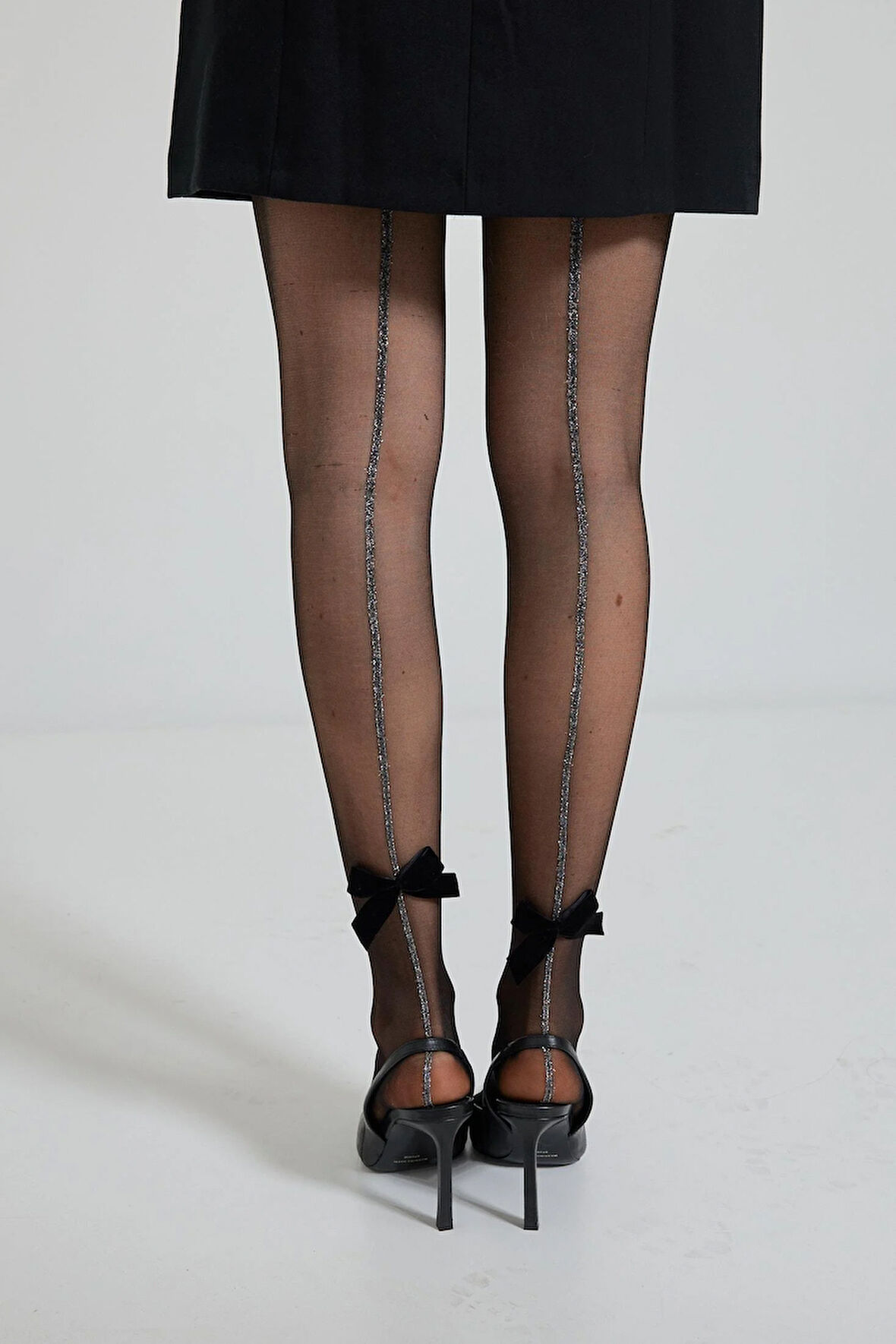 Kadın Kurdele Aksesuarlı Şeritli İnce Külotlu Çorap  