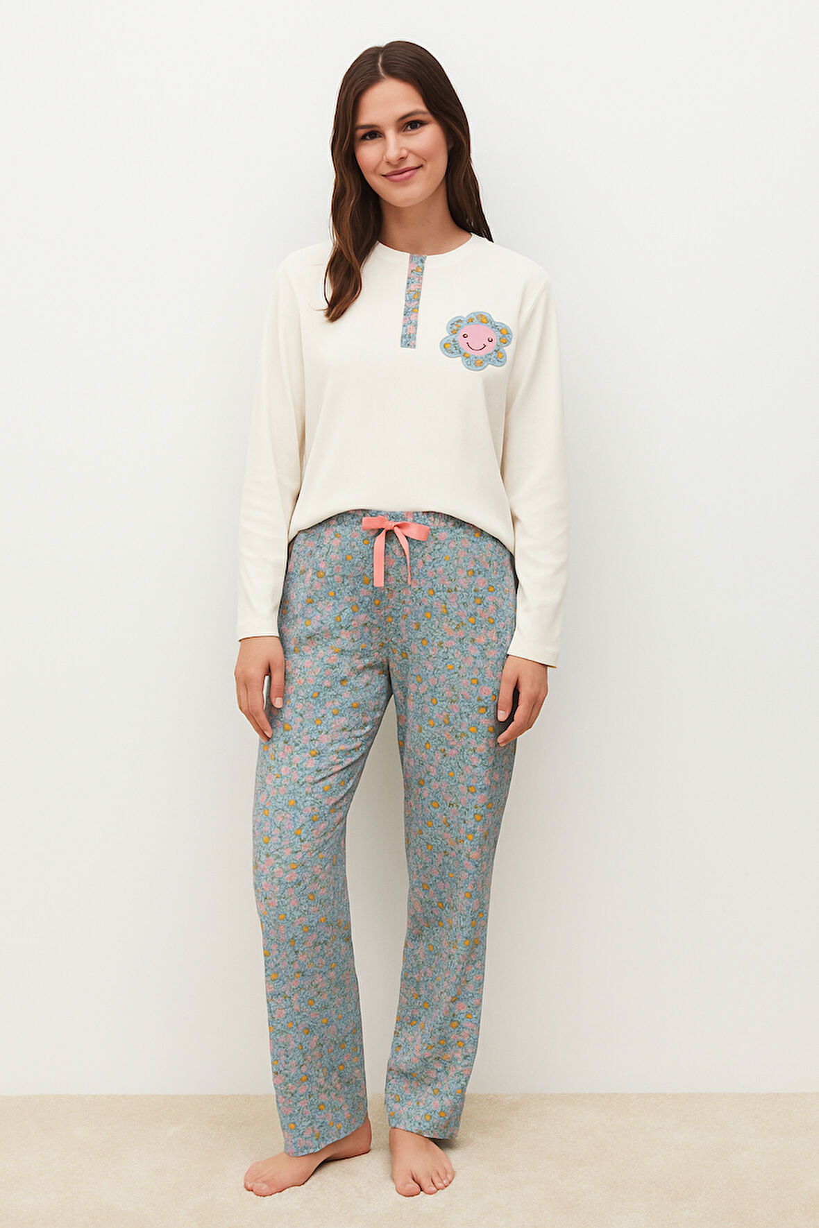 Kadın Papatya Desenli Pijama Takımı Ekru