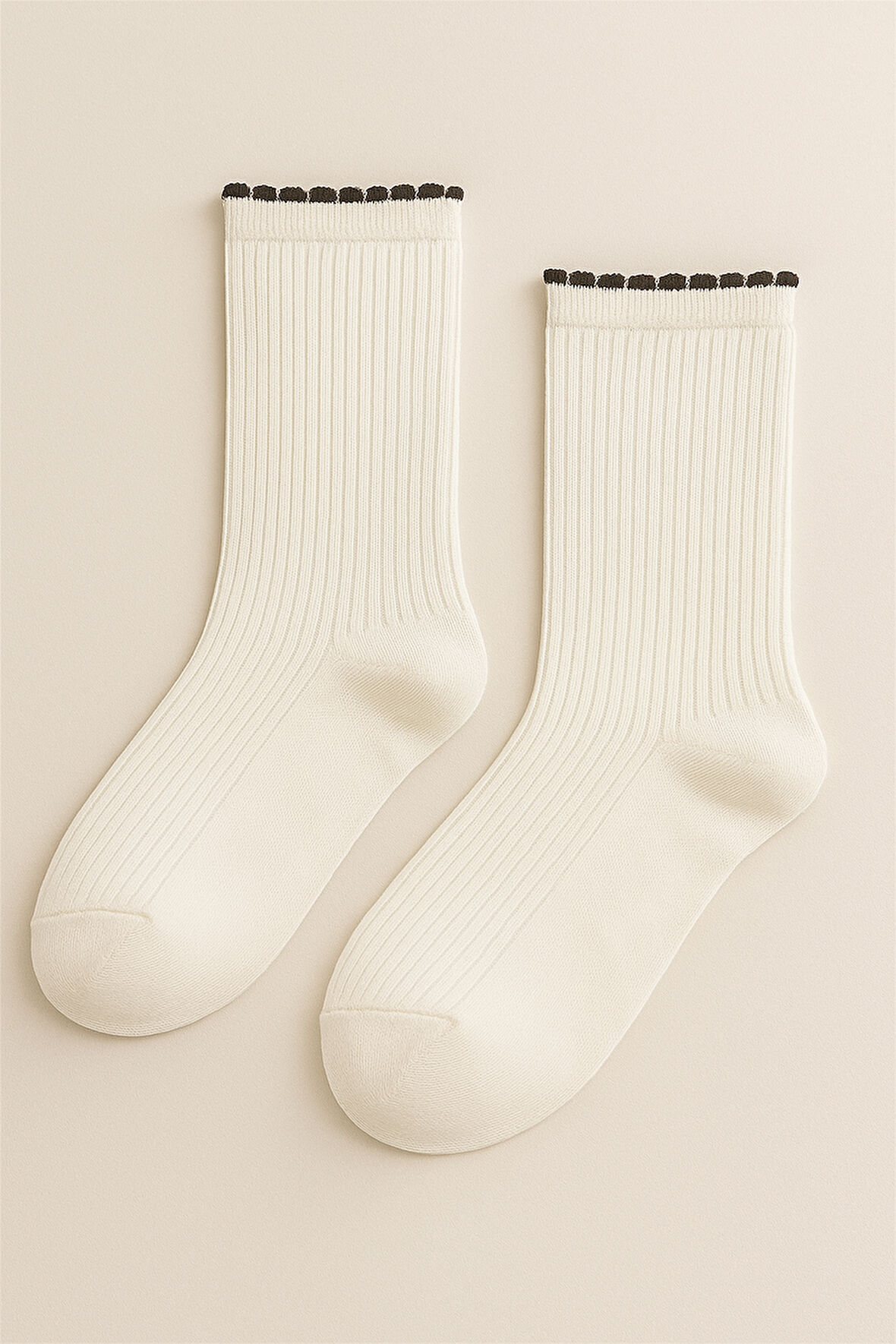 Kadın Bileği Fırfırlı Soket Çorap Ekru