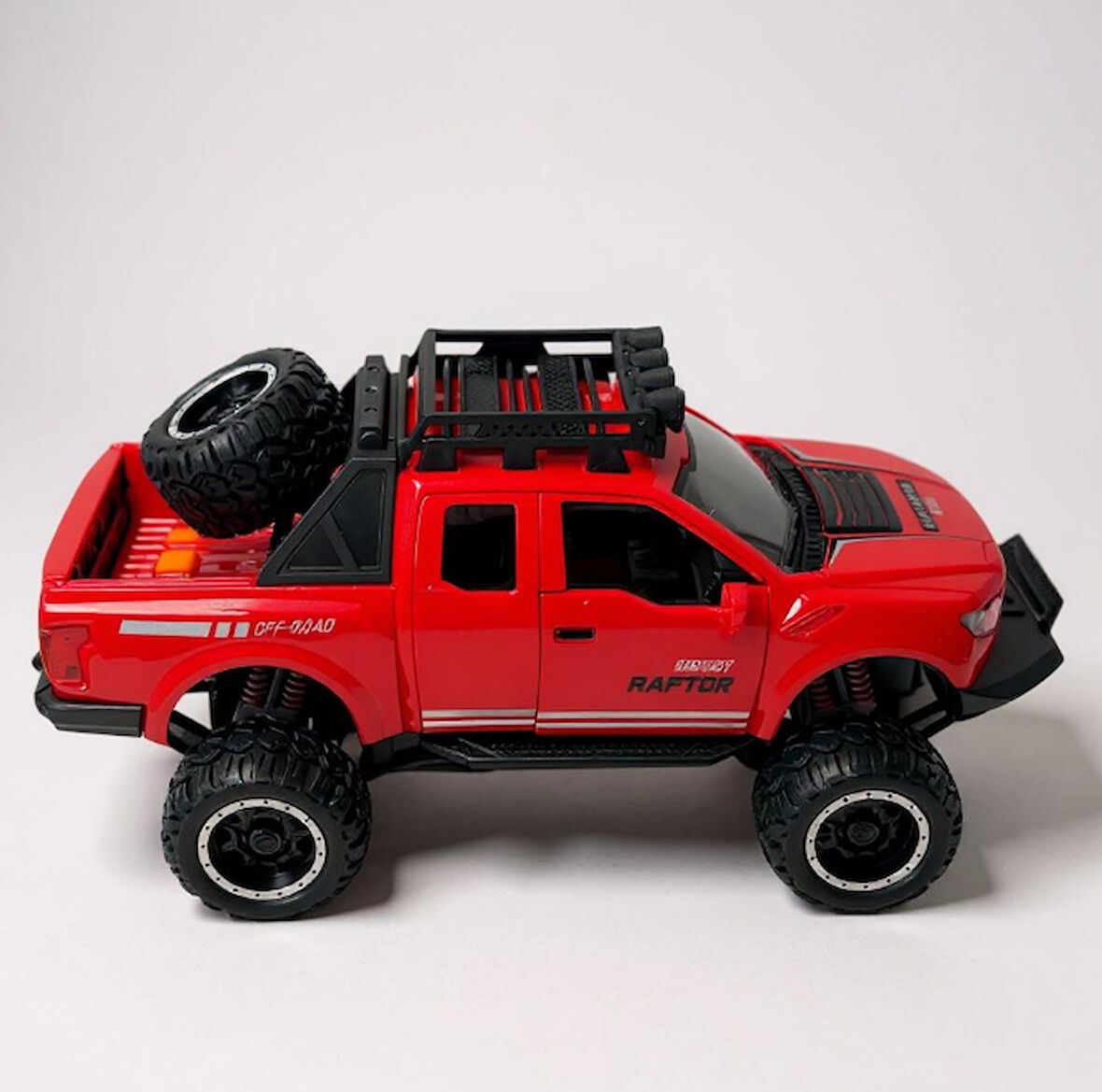 Işıklı Müzikli Lüks Off-Road Jeep Oyuncak Araba - Süspansiyonlu, Yedek Lastikli, 1:16 Model (3+ Yaş)