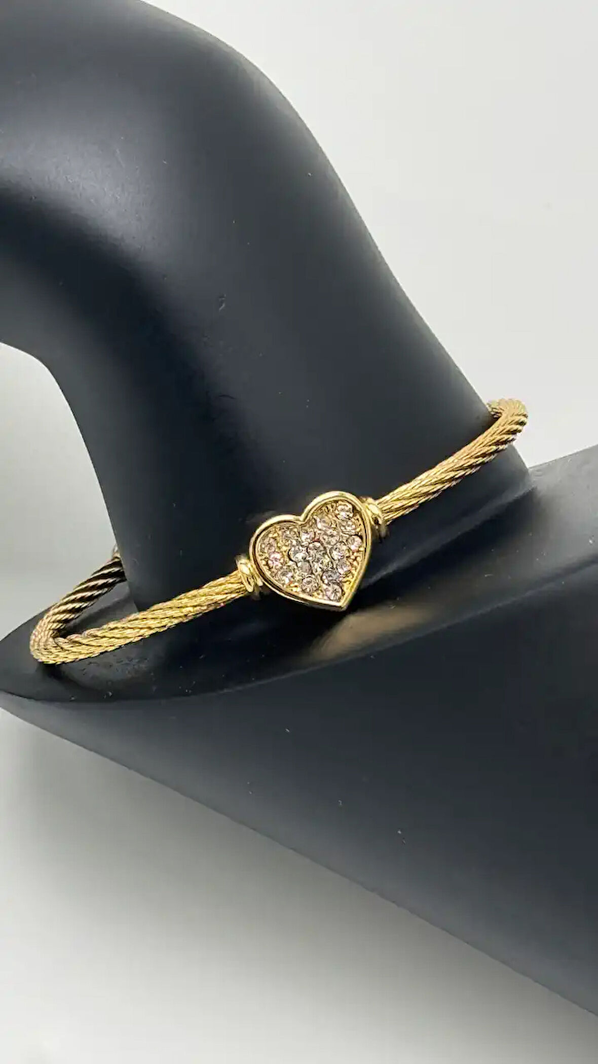 Özel Seri Çelik Kalp Detay Taşlı  Kelepçe Bilezik - Gold