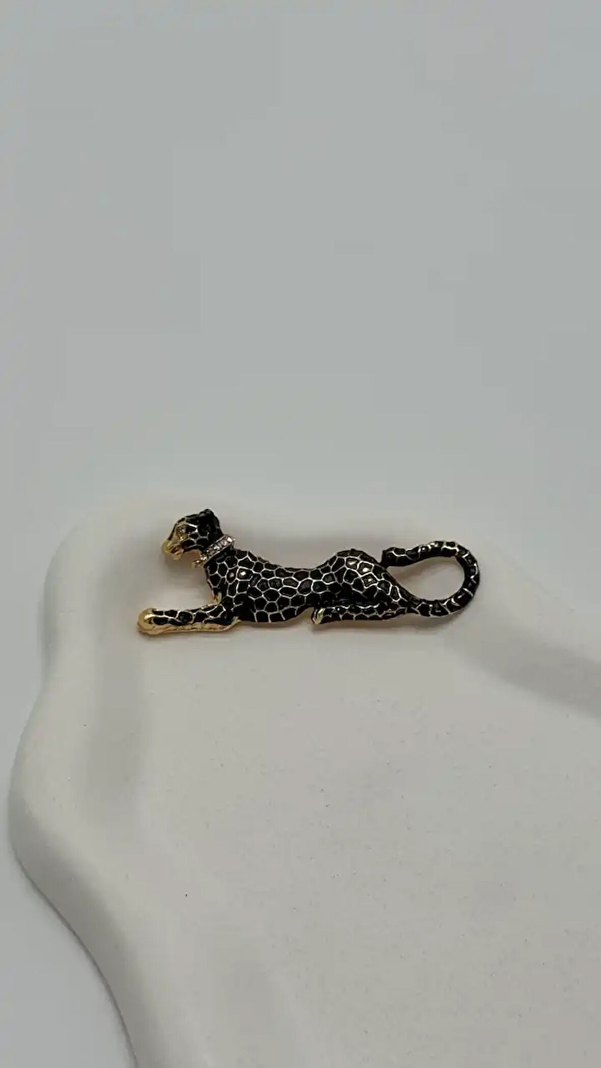 Siyah Gold Detay Leopar Broş