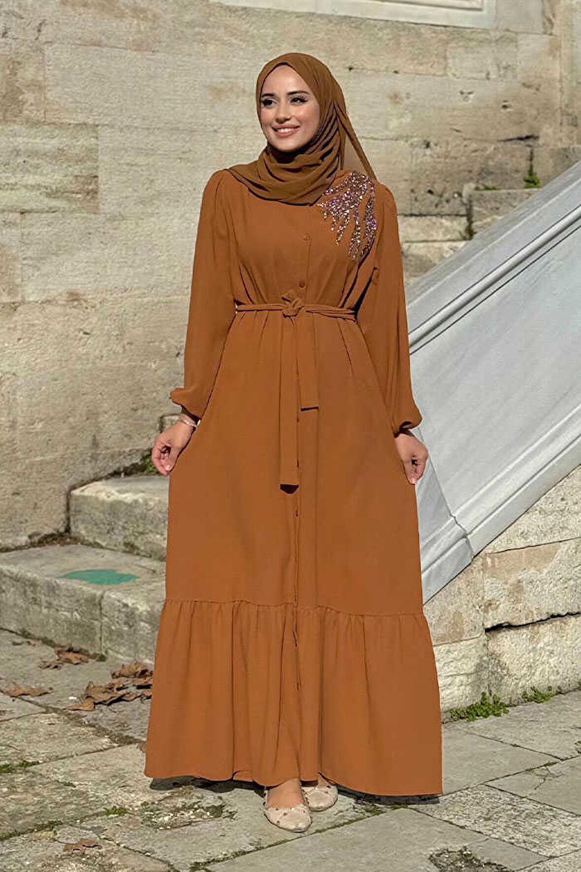 Boydan Düğmeli Omuz Taş İşleme Detaylı Ferace Elbise 3840 Taba