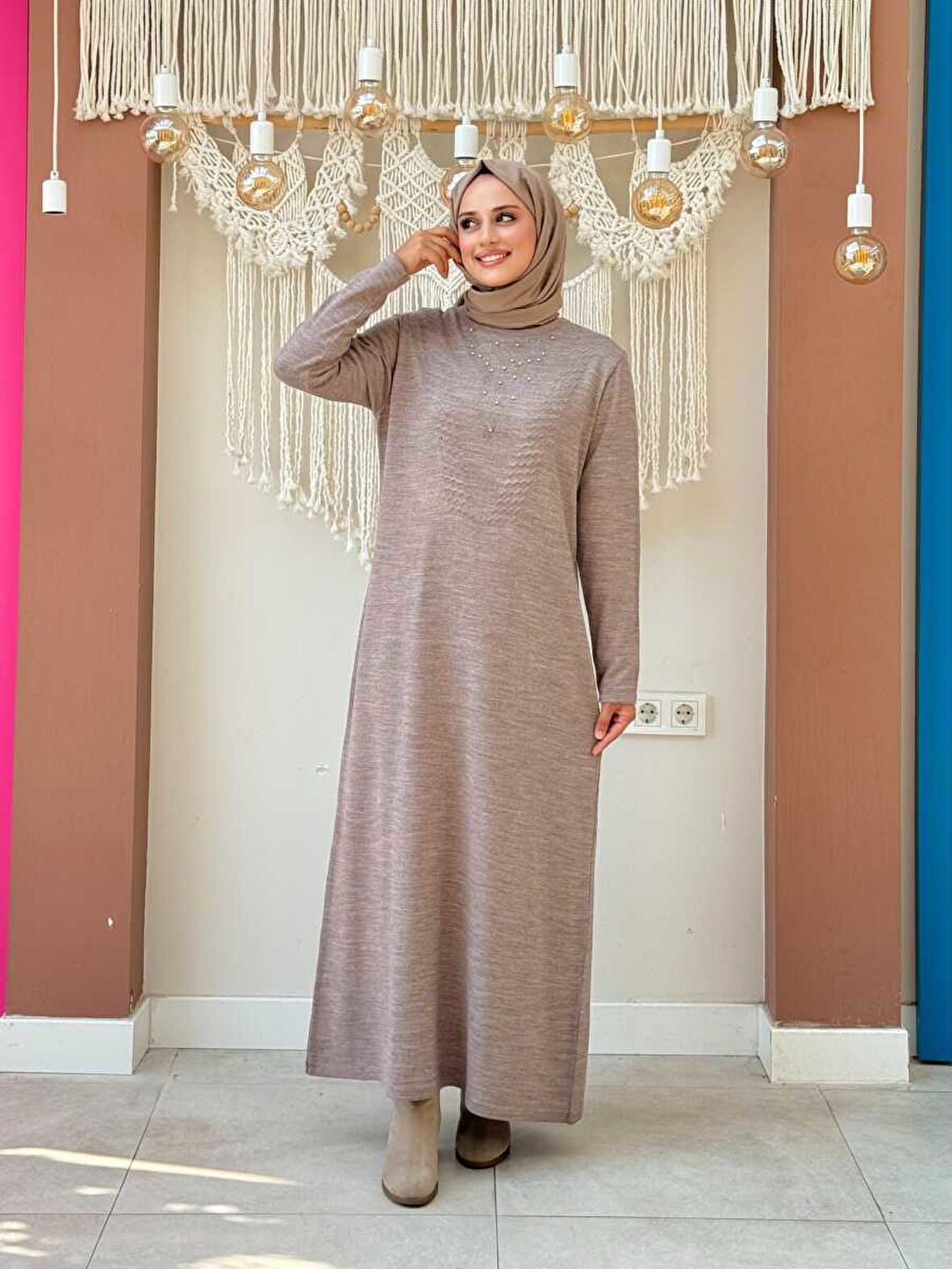 Göğüs Kısmı Taşlı İşleme Detay Triko Elbise 23317 Vizon