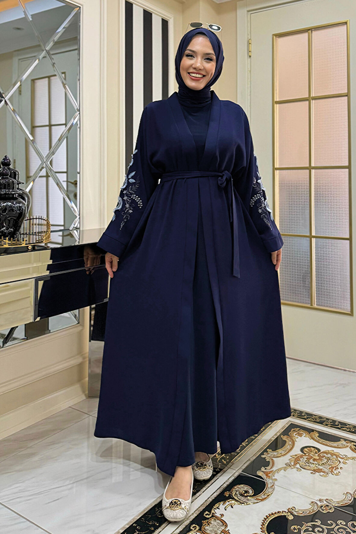 Nakış İşleme Detaylı Bel Kuşaklı Abaya 7898 Lacivert