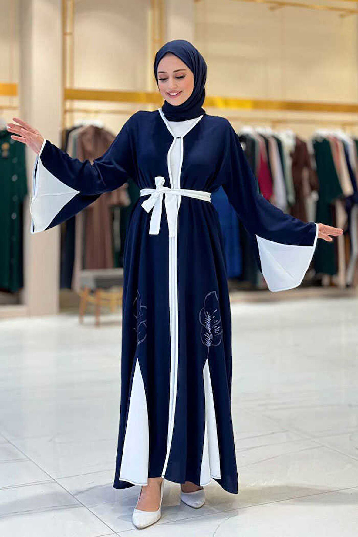 Nakış İşleme Detaylı Bel Kuşaklı Abaya 7901 Lacivert