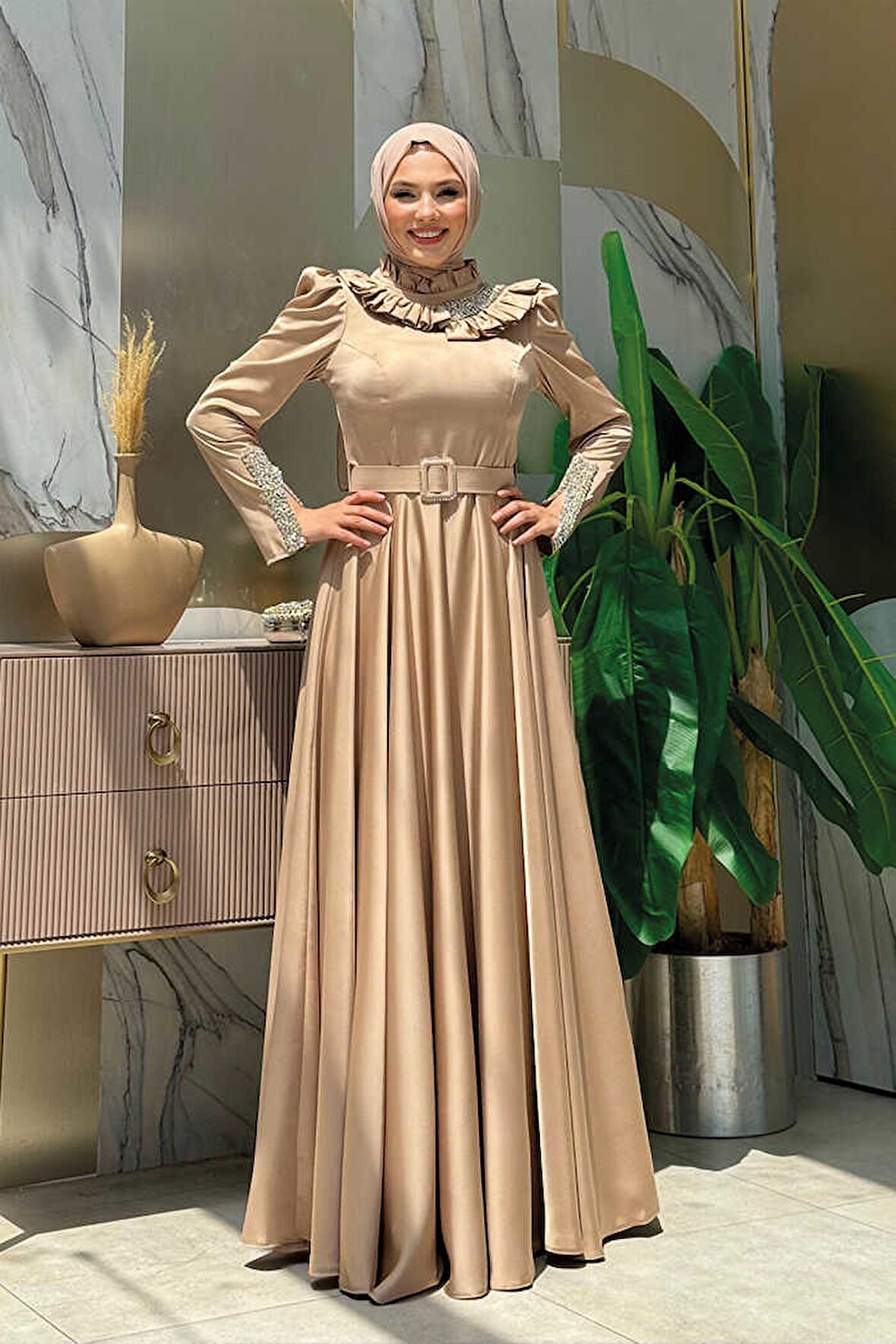 Bym Fashion Fırfırlı Taş Detaylı Kemer Aksesuarlı Saten Abiye Elbise 1155 Taş