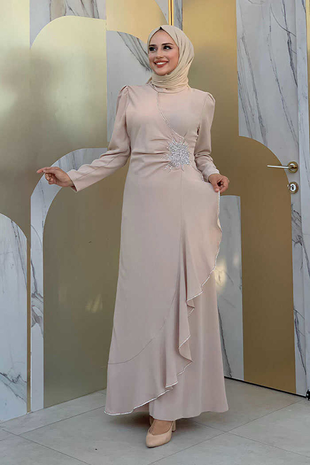 Bel Kısmı Taş İşlemeli Fırfır Görünümlü Elbise 3894 Taş