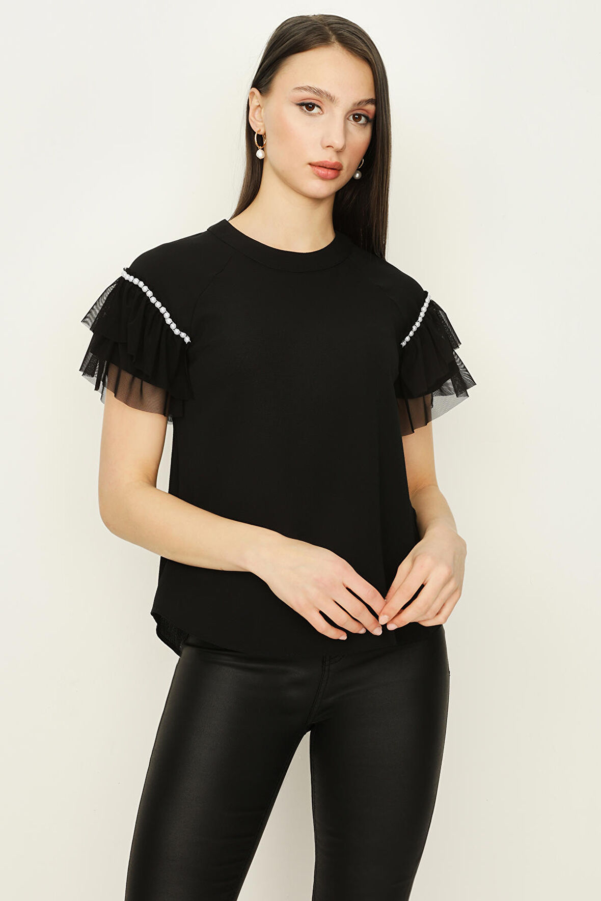 Kadın Kolları İnci ve Fırfır Detaylı Bluz