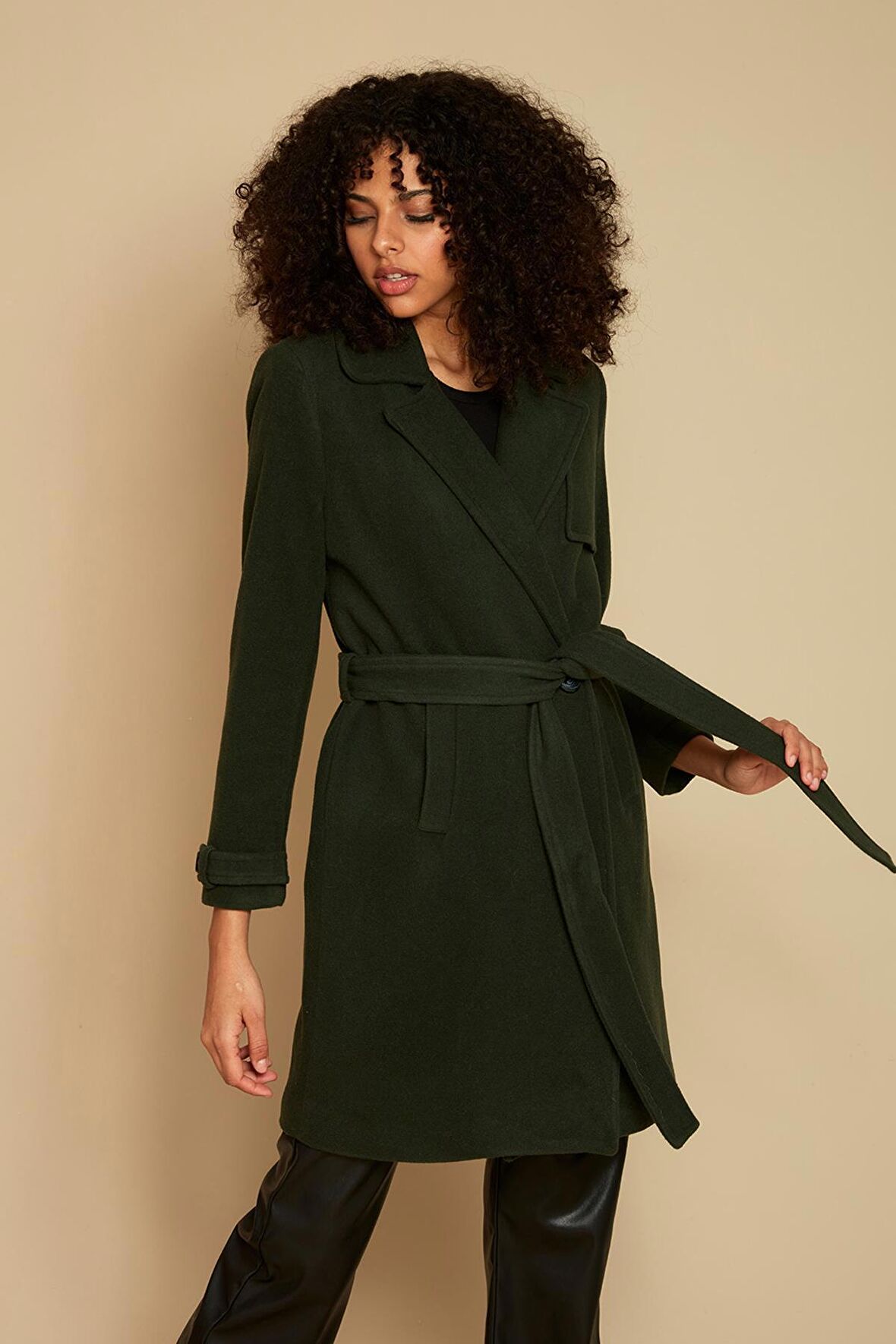 Kadın Düğme Kapamalı Astarlı Kuşaklı Kaşe Kaban