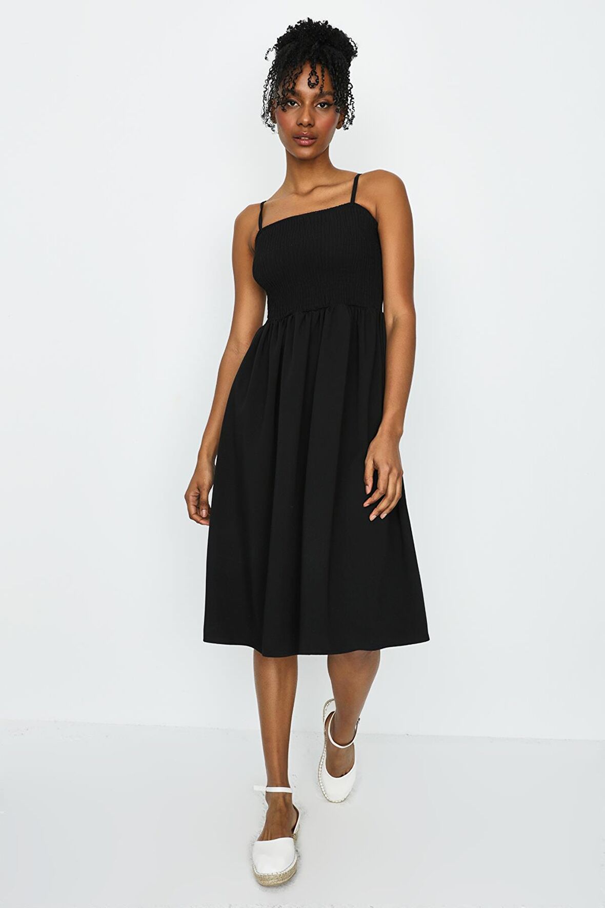 Kadın Askılı Gipe Detaylı Elbise