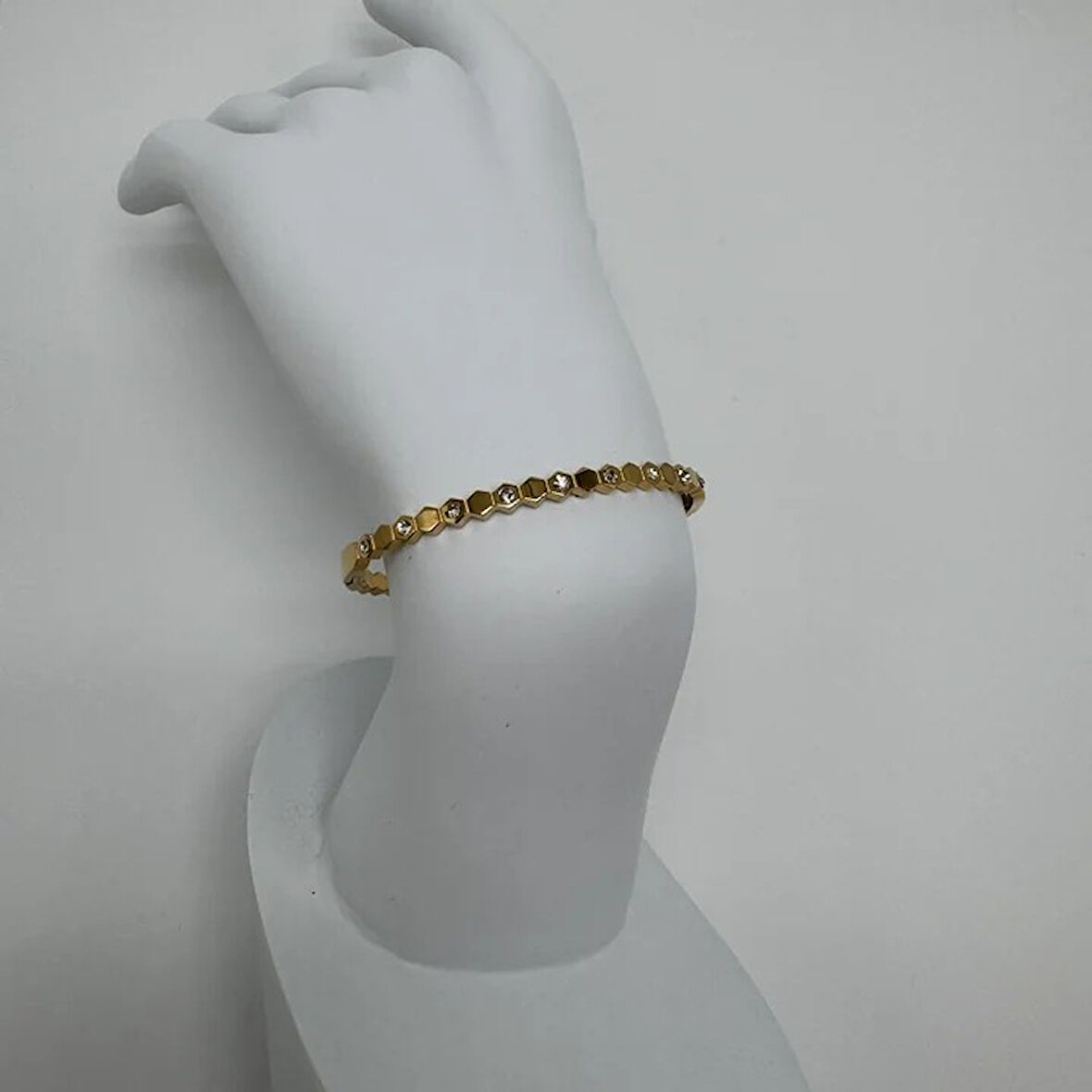 Özel Seri Gold Altıgen Taşlı Detay Kelepçe Bileklik 15 Cm - Gold