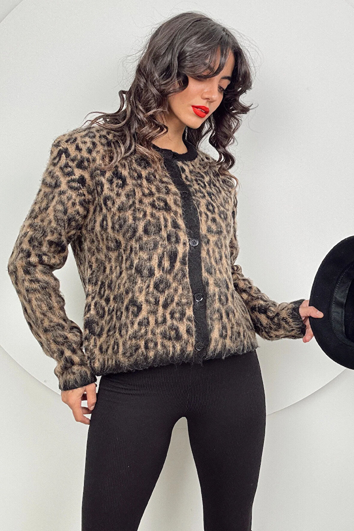 Taluna Leopar Desenli Düğme Kapamalı Uzun Kollu Leopar Triko Hırka