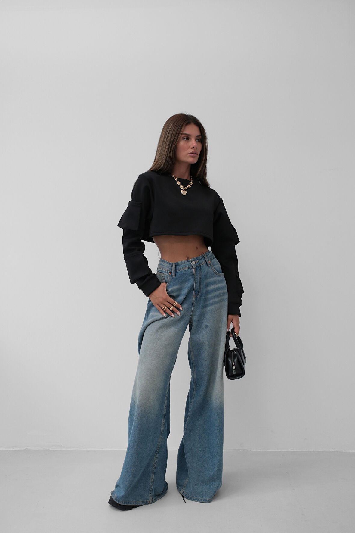 Cep Detay Siyah Crop Sweat
