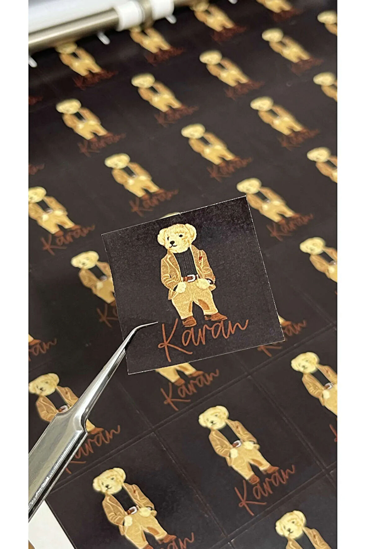 Yenidoğan Çikolata Etiketi Siyah Takımlı Köpecik 4x4 cm 108 Adet