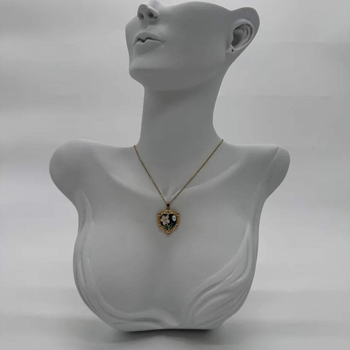 Çelik Vintage Sanat Kolye Serisi: Kalp Model Çiçek Detay - Gold