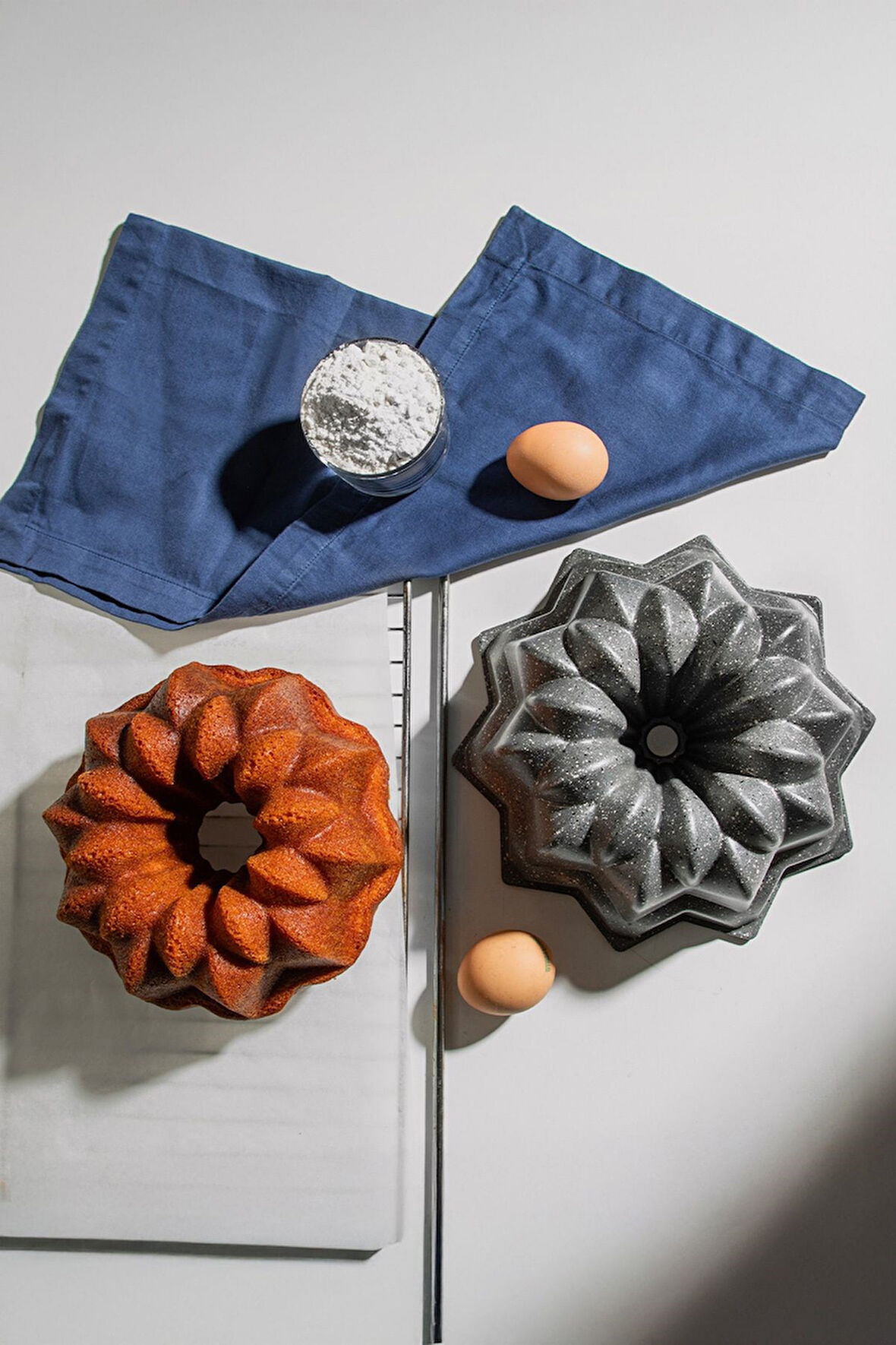 Nehir Steve Gri Döküm Kek Kalıbı 24.5 Cm 